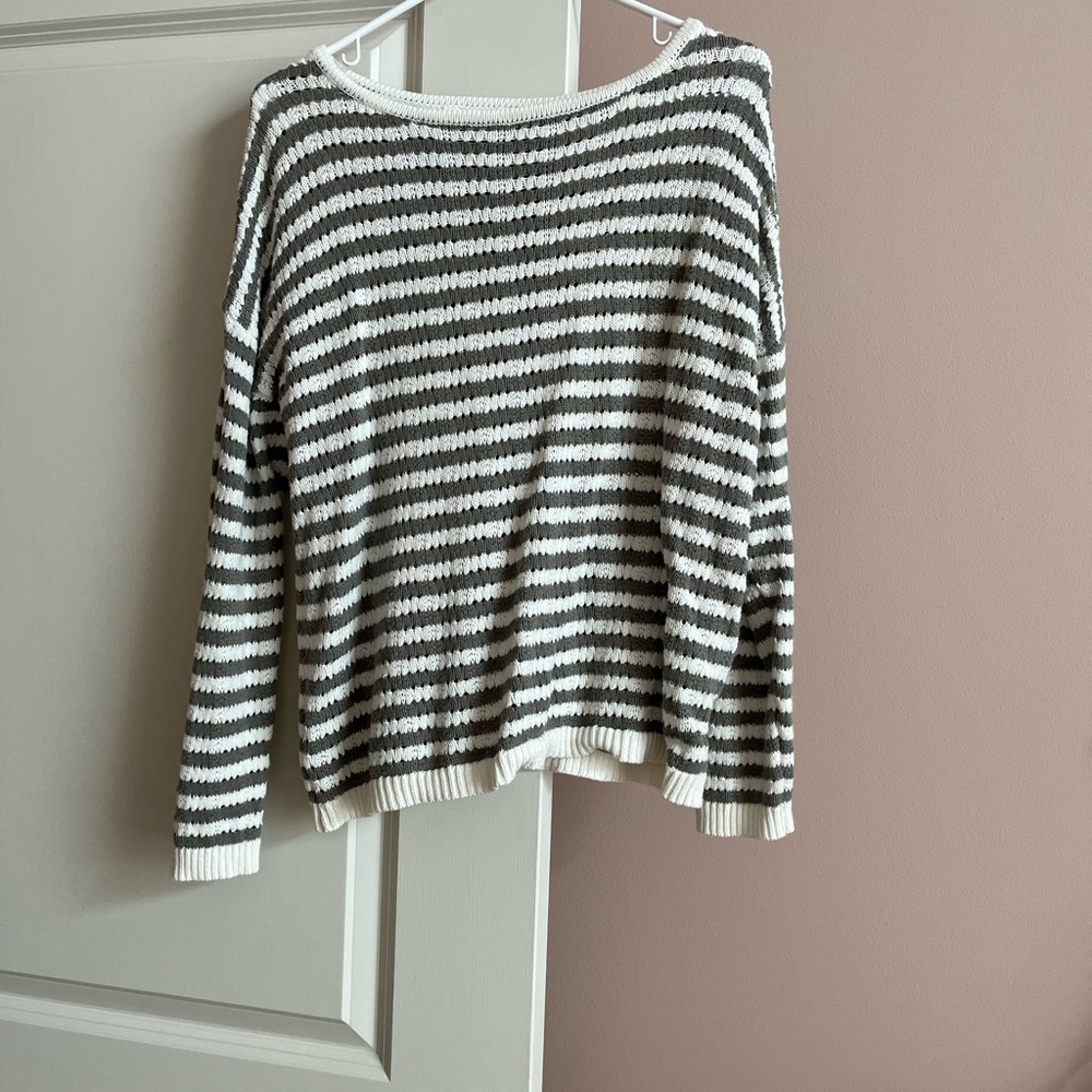 Neuflora Sweater